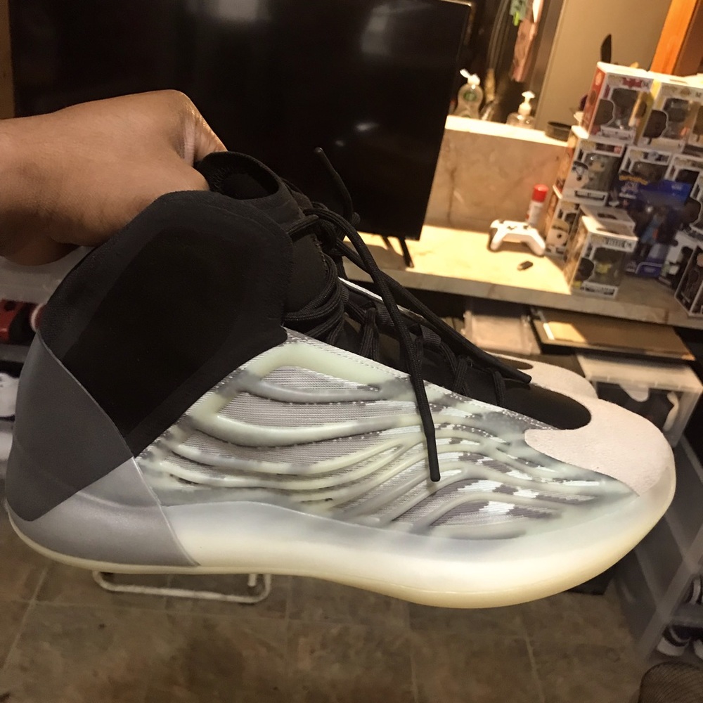 🚨Yeezy Adidas Basketball Shoes